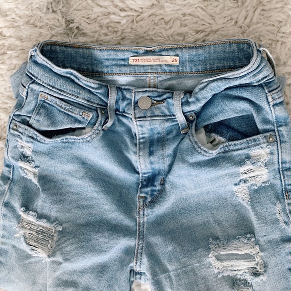 Levi’s light wash denim jeans😍 - Picture 3 of 3